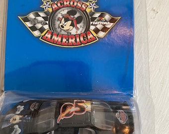 Beautiful Rare NASCAR Daytona 500 2004 Disney 1/64 Nascar Display