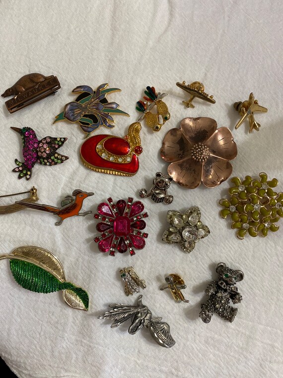 18 Vintage Pins Gem 18 Vintage Pins Gem