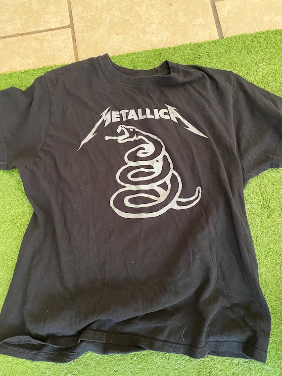 Metallica Coil T-shirt size large