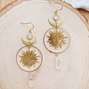 wie Gold | Kristall Quarz und Mondstein Sonne Mond Göttin Hippie Himmlische Boho Witchy erdige Magie Ohrringe
