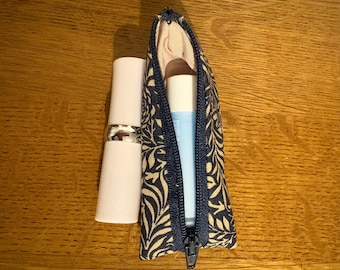 Pochette à baume à lèvres en coton avec porte-clés – Mini porte-monnaie en tissu William Morris Larkspur