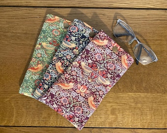 Étui à lunettes William Morris Strawberry Thief : pochette zippée rembourrée en coton