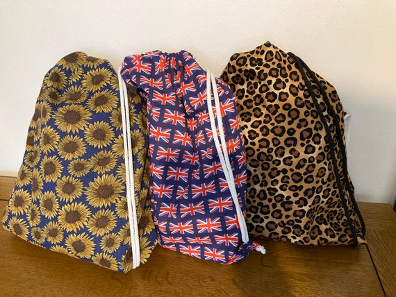 12 Mochilas de tela tropical con cordon