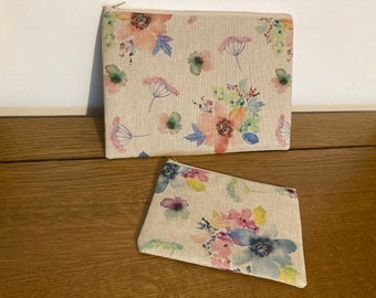 Petite ou mini trousse de maquillage fleurs aquarelle. Trousse à maquillage florale, porte-monnaie, trousse sanitaire, fait main en coton aspect lin