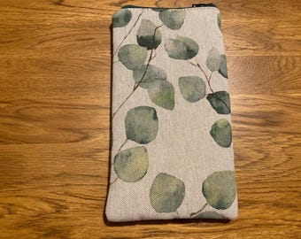 Coque de portable rembourrée à imprimé eucalyptus, pochette à lunettes souple faite main