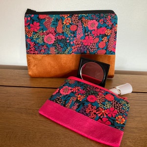 Trousses de maquillage faites main en tissu Liberty Ciara C fleuri avec bordure en velours. Petite ou mini-trousse à maquillage, trousse de toilette, trousse à pinceaux.