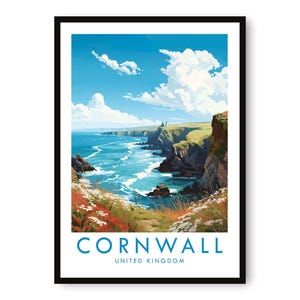 Puede incluir: Una impresión artística enmarcada que presenta un paisaje costero de Cornualles, Reino Unido. La obra de arte representa un océano azul vibrante, acantilados y un cielo brillante con nubes. La palabra "Cornwall" está impresa en azul en la parte inferior.