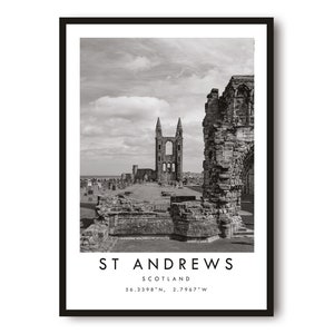 Impresión de viaje de St Andrews, póster de St Andrews, decoración de pared única, decoración del hogar en blanco y negro, arte de pared minimalista de St Andrews A1/A2/A3/A4/A5