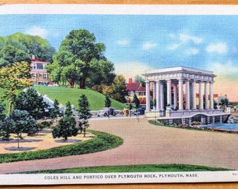 Pocztówka z Coles Hill i Plymouth Rock Portico Linen z 1936 r. – kolorowa pocztówka – antyczna pocztówka z Plymouth Rock w stanie Massachusetts