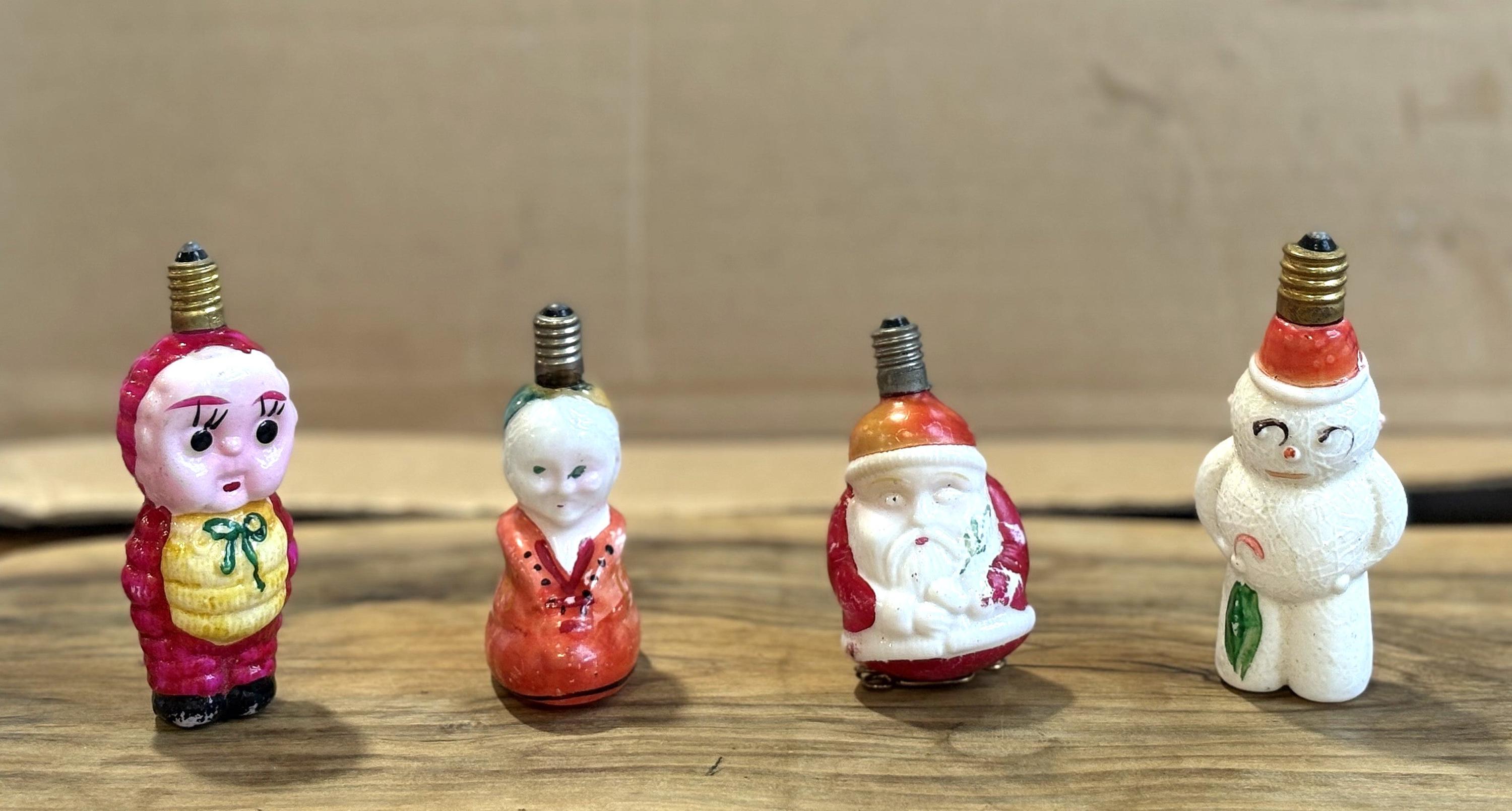 4 Vieilles Ampoules De Noël En Verre Peint – 14 Volts, Multicolores