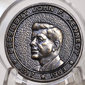 John F Kennedy Coin Keychain Wnac-Tv *No Jump Ring/Keychain - John F Kennedy 1960S Wnac Medal Token *Defective -1960 Jfk Commemorative Keych