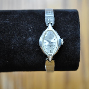 WALTHAM シルバー ヴィンテージ ウォッチ wristwatch Men's Waltham Quartz Wrist Watch Day And Date Feature 30 M