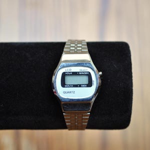 Vintage Retro Quartz LCD Watch - Antique Quartz Retro LCD Watch - Does Not Work