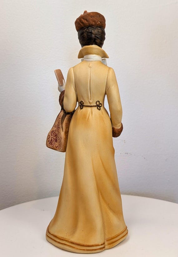 1981 Avon Mrs. Albee Award Porcelain Figurine - Earlier Year