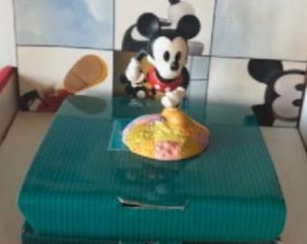 WDCC Disney Classic Collectors Society Mickey Mouse no topo do mundo estatueta de porcelana do filme da Disney Através do Espelho