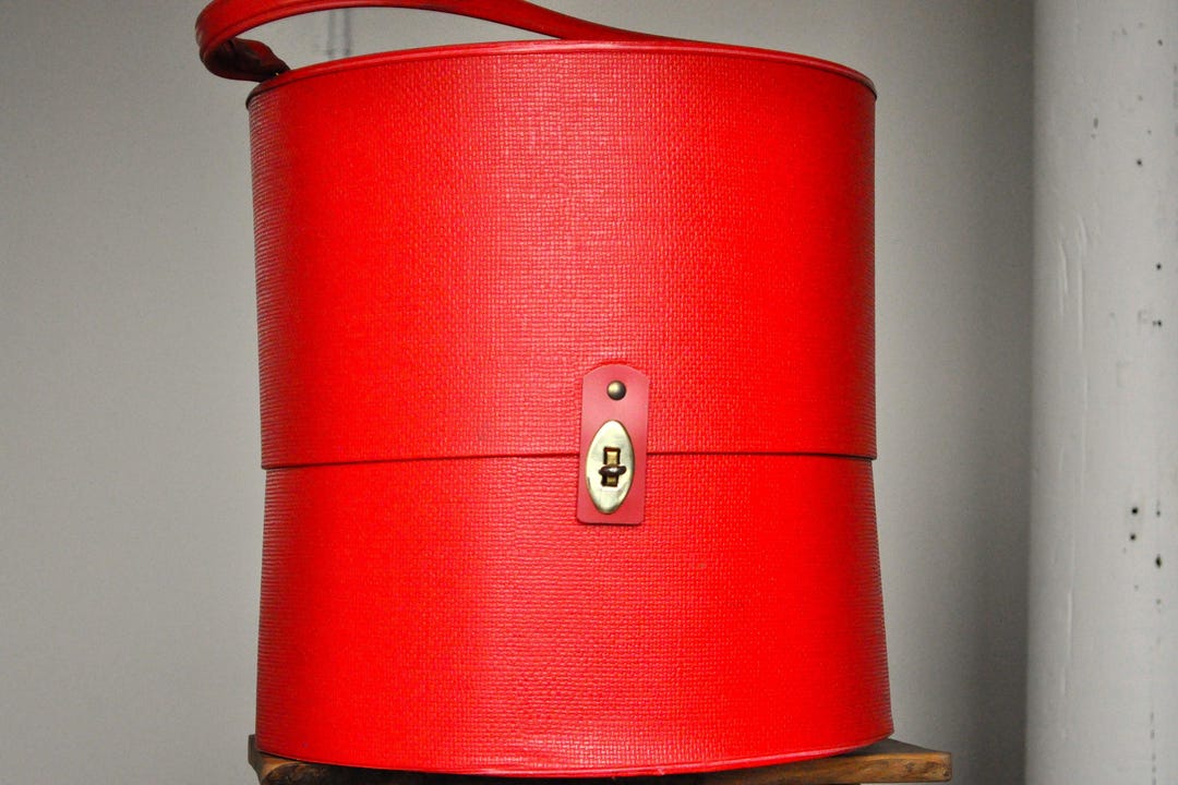 Vintage Everbest Hollywood Florida 1960s Crimson Red Wig Box  display picture 1