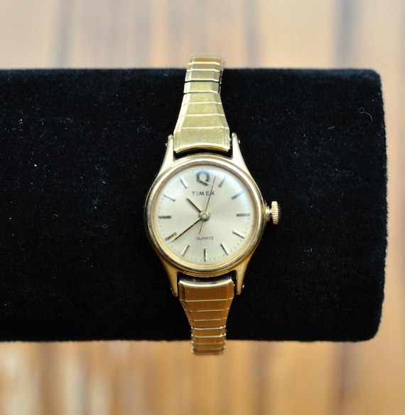 Timex Vintage ‎ Gold Tone Date , Needs Battery Timex | Accessories | Timex Vintage Gold Tone Date Needs  main image 2