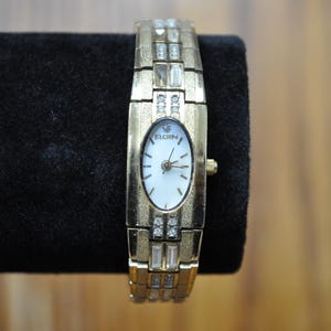 Vintage Elgin Ladies Gold Tone Windup Watch - Oval pearl Watch Dial - Antique Elgin Ladies Gold Toned Watch - Not Working