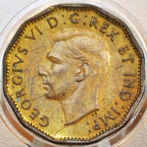 Op de afbeelding: Een gouden munt met een profiel van koning George VI op de voorzijde. De munt heeft de inscriptie "GEORGIVS VI D.G. REX ET IND: IMP." rond de rand.