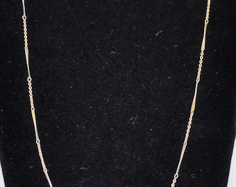 Elegante Avon Goldfarbene Twisted Bar Halskette - 66 cm - Vintage 1980s Avon zierliche minimalistische goldfarbene Halskette