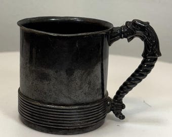 Vintage James W. Tufts fyrfaldig tallrik dopkopp - Antik barnkopp med drakehandtagmotiv av James Tufts från Boston, Massachusetts