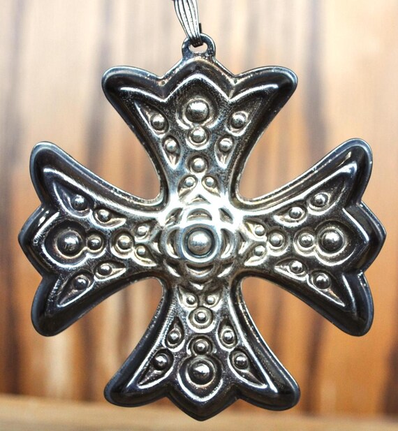 Vintage 1975 Reed & Barton Christmas Cross Ornament Pendant Vintage 1975 Reed & Barton Christmas Cross Ornament Pendant