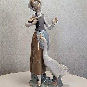 LLADRO Girl With Duck - Children With Animals Collection 9 1/2&quot; 1052 Glossy Statue - Like New - No Box