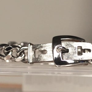 Hermosa pulsera ajustable con hebilla de cinturón plateada de Avon - Avon vintage - 18 cm de largo - Pulsera de cadena con hebilla de cinturón plateada novedosa