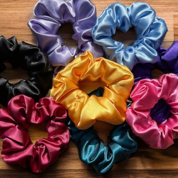 Scrunchies En Satin Moyen Fait Main - Couleur Rose Bébé - Fabriqué Au Royaume-Uni