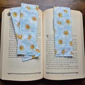 Daisy Floral Fabric Bookmark: Handmade Reader Gift