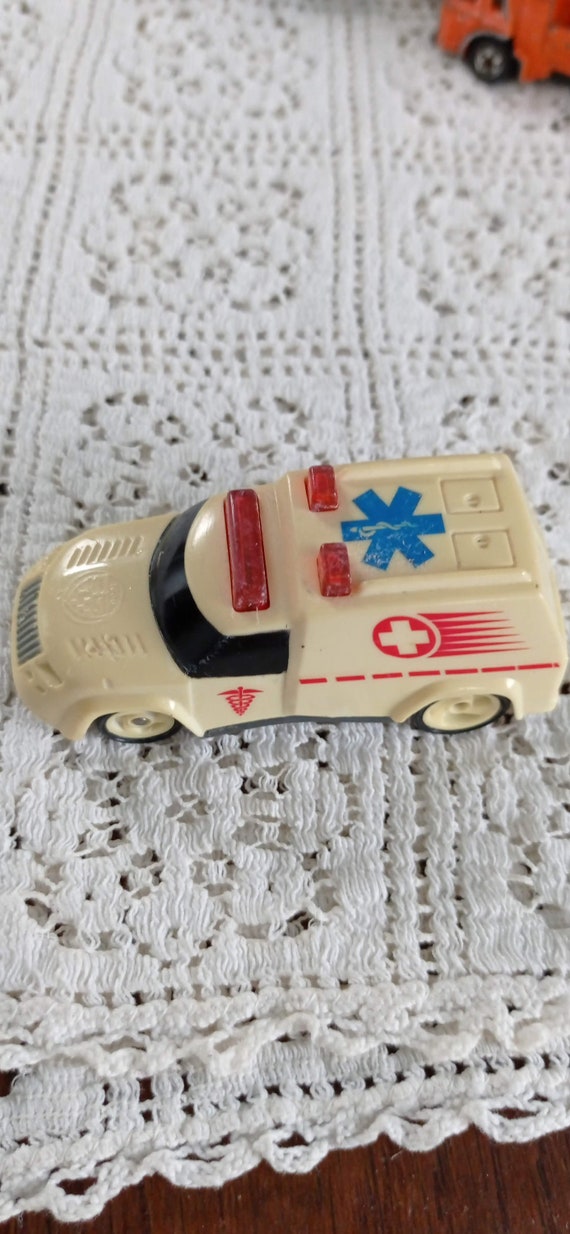 Miniatures Matchbox Essential Workers Die Cast Miniatures Tootsie Toys