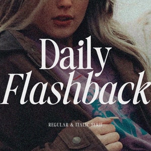 Puede incluir: Primer plano de la mano de una mujer sosteniendo una camisa con estampado morado y azul. El texto "Daily Flashback" está escrito en una fuente serif con las palabras "Regular & Italic Serif" debajo.