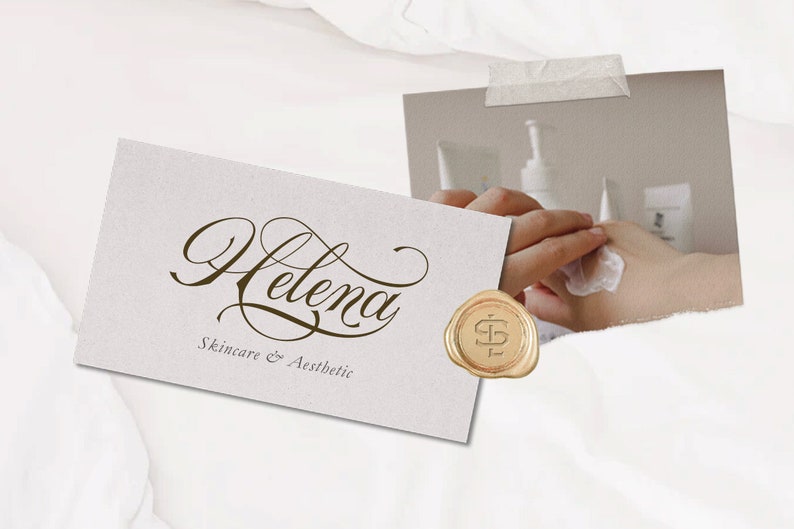 Peut inclure: Une carte de visite blanche avec le texte "Helena Skincare & Aesthetic" et un sceau de cire dor&eacute; avec les initiales "HS".