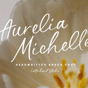 Aurelia Michelle - police manuscrite au pinceau, dessinée à la main, texture au pinceau, féminine, chic, élégante, gracieuse calligraphie, mariage, bio,