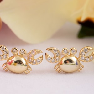 Crab Earrings 18k Gold fill in Sterling Silver/Crab Earrings/Crab Earrings Stud/Ocean Crab Earrings/Sea Animal Earrings/Tiny Crab Earrings