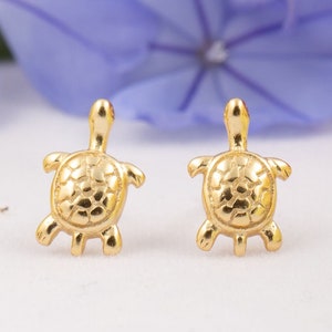 Orecchini a forma di tartaruga in oro 18 carati e argento sterling/Orecchini a perno a forma di tartaruga/Orecchini a forma di tartaruga in argento/Orecchini a forma di tartaruga marina/Orecchini ipoallergenici