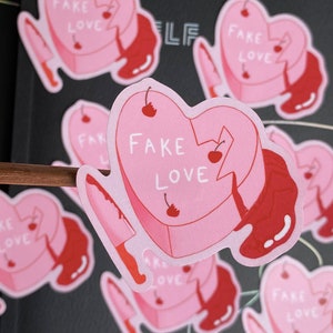 BTS Die Cut Sticker, Fake Love, Cute Cakes, Glossy, K-pop Decal, Kpop merch, Kawaii, Bangtan Sonyeondan, Fake Cake, Cadeau pour fan de kpop