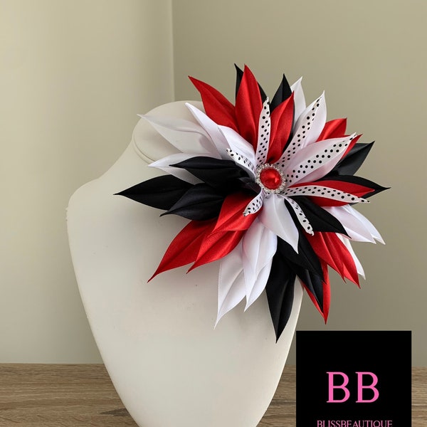 Broche fleur corsage rouge/noir et blanc