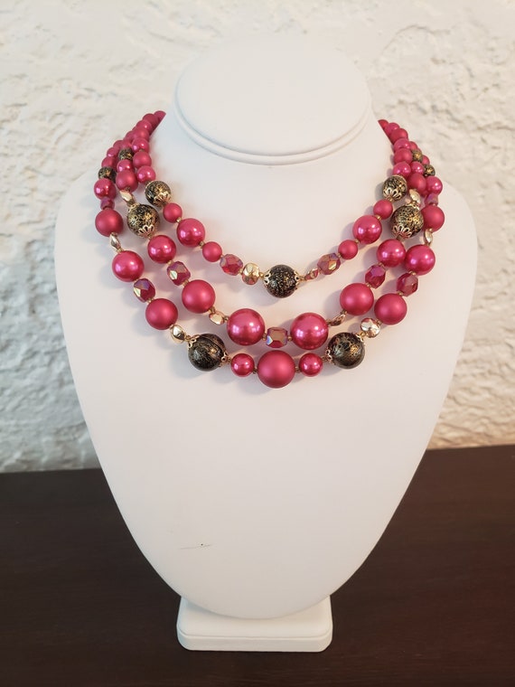 Vintage pink faux pearl necklace