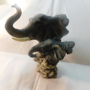 Vintage Dbl Elephant Busts collectible figurine ele Bust