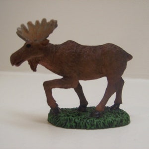 Moose Walking on Grass Figurine Animals Wildlife Decorative Collectible Fig582