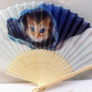 Éventail chaton dans la main en nylon de soie de main d&#39;éventail se pliant chat fait main
