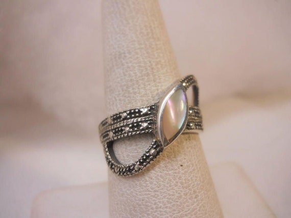 925 Crafted Solid Sterling Silver MOP Ring Sz 8 D… - image 1