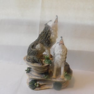 Pair of Wolves Howling on Layered Rocks Hand Painted Vintage Collectible figurine statue