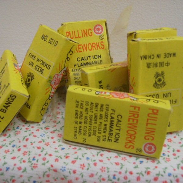 12 Gag Pulling Fireworks Booby Traps 12 Boxes Pulling Strings Trick Traps Boxes Party Parties Safe N Fun New Vintage