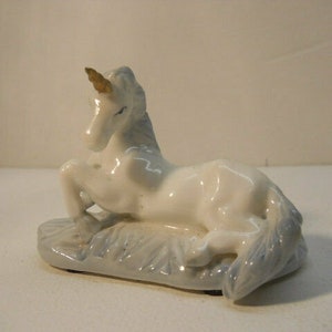 Beautiful Unicorn Hand painted  Figurine Porcelain Collectible n932 Vintage