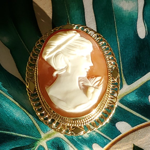 Antique Hand Carved Shell Cameo 14K Gold Pendant … - image 10