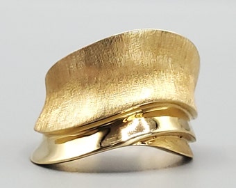 A Bold Florentine 14K Yellow Gold Curved Wave Cocktail Ring Heavy Fine Jewelry