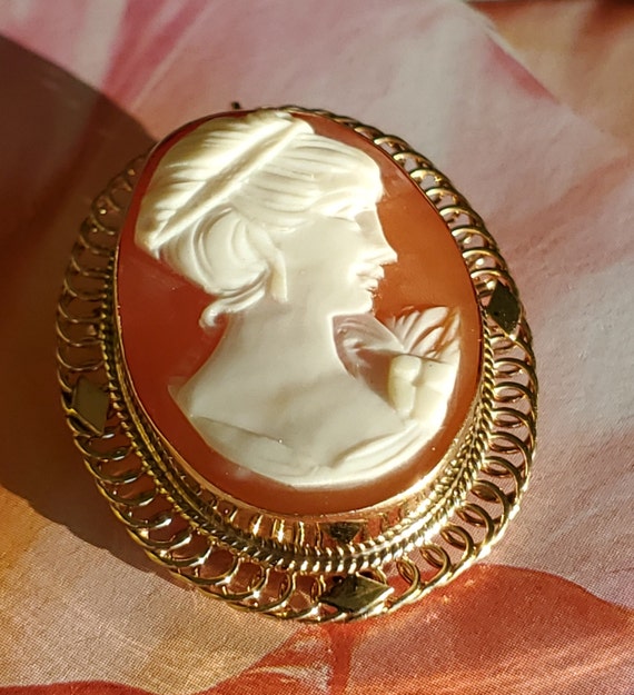 Antique Hand Carved Shell Cameo 14K Gold Pendant … - image 9