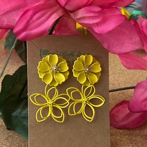 Yellow and geometric Earring. Medium Earrings Flower. Yellow Jewelry Rose. Polymer clay earrings. Gift for Her.